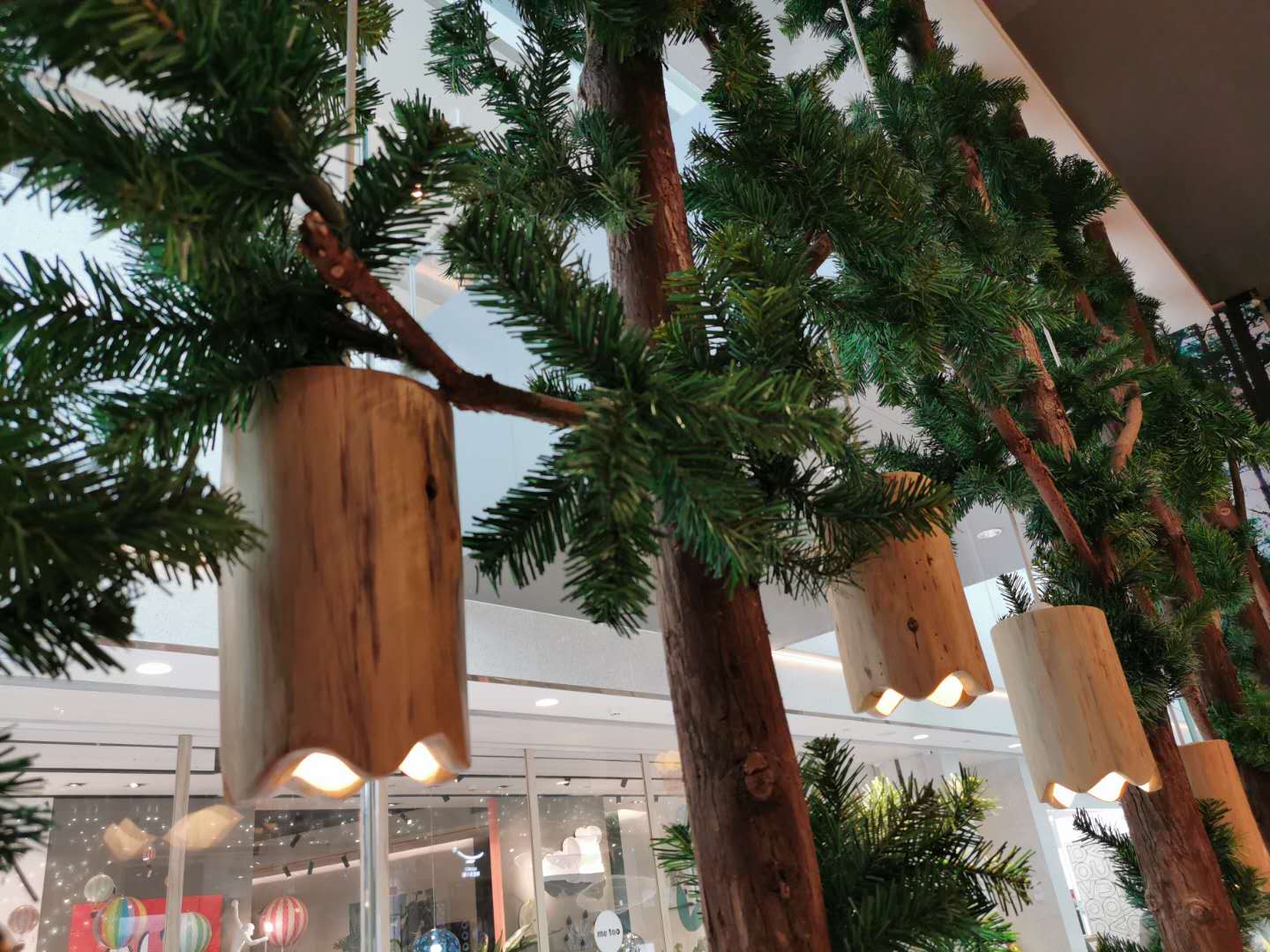 展示柜厂家 - 烤漆房是去还是留？